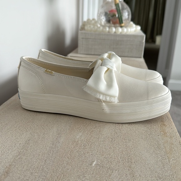 KATE SPADE x KEDS Triple Decker Bow Satin Sneaker Color: White Size: 8.5 - Picture 4 of 5